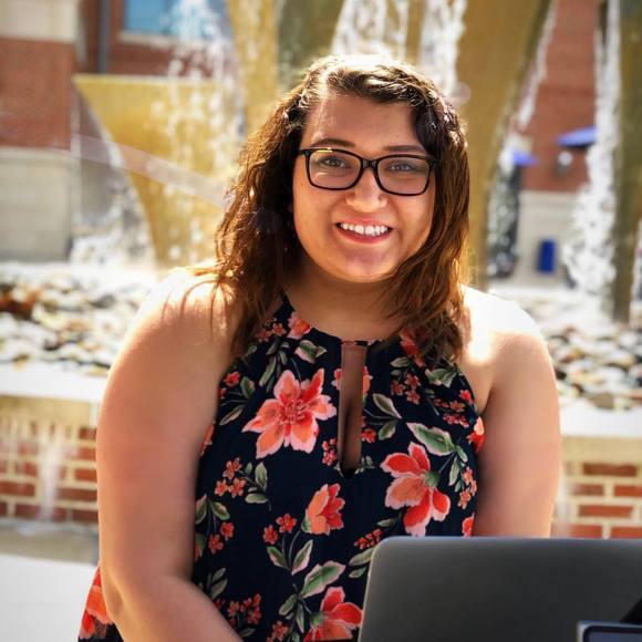 Meet your Posher, Taylor - Picture 2 of 8